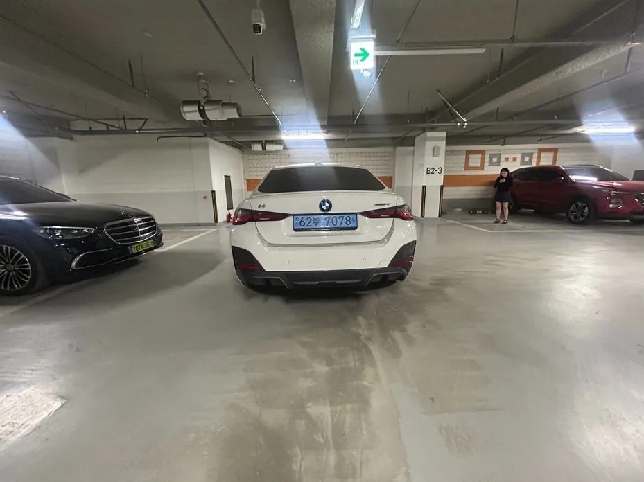BMW i4 — фото 4