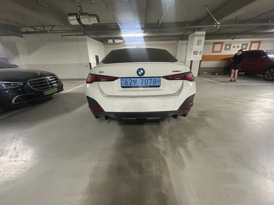 BMW i4 — фото 7