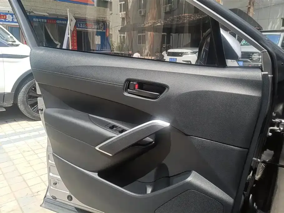 Toyota Corolla Cross 2024 из CN, фото 8