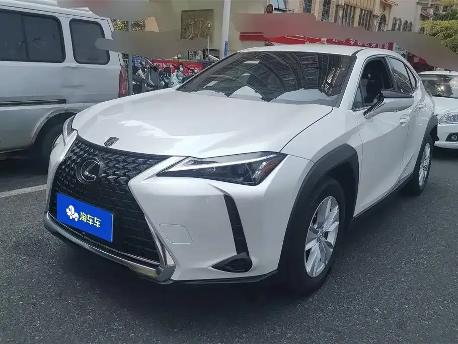 Lexus UX — фото 1