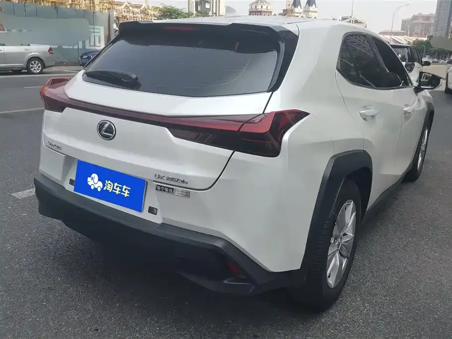 Lexus UX — фото 10