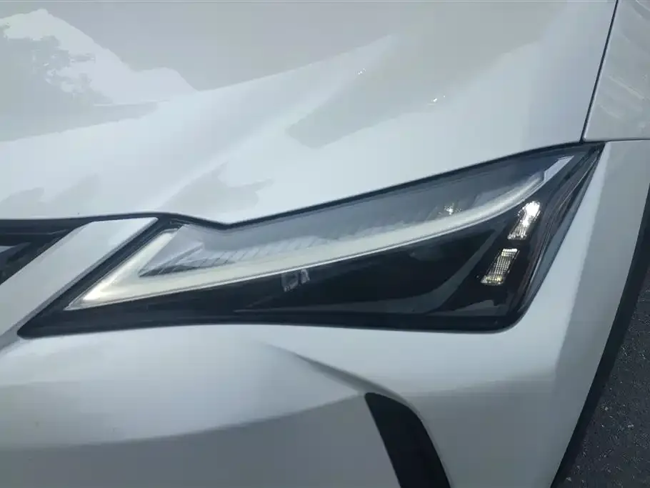 Lexus UX — фото 2