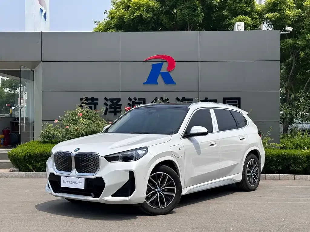 BMW iX1