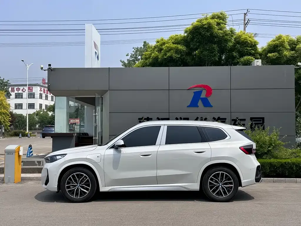 BMW iX1 2025 из CN, фото 5