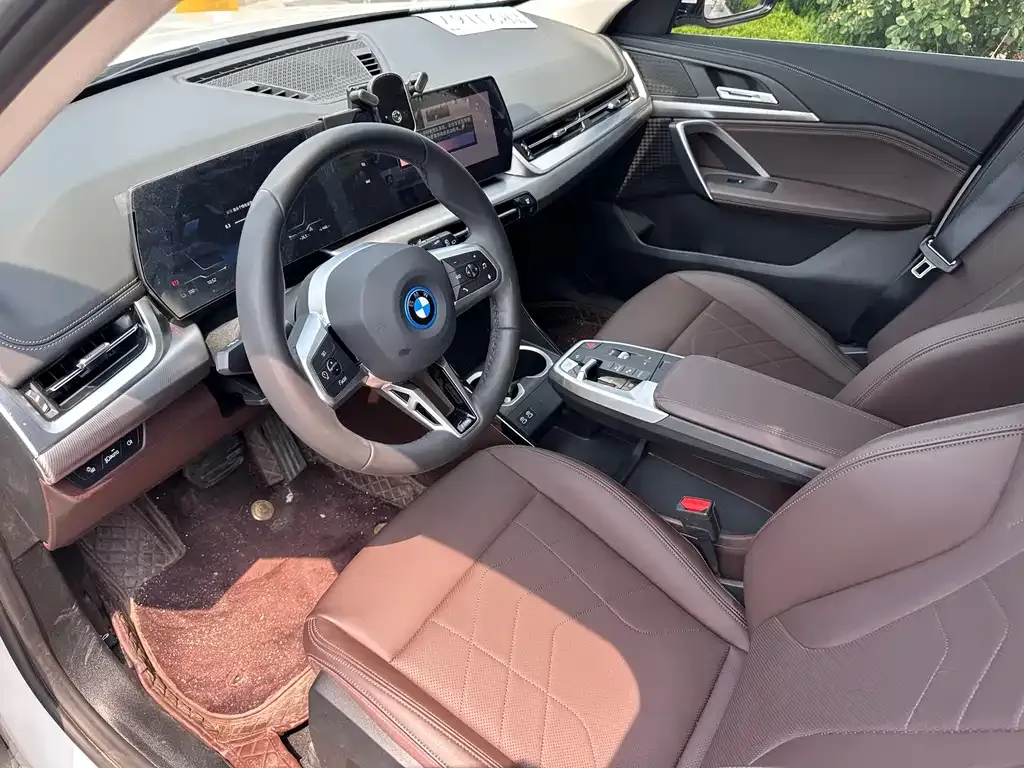 BMW iX1 2025 из CN, фото 2