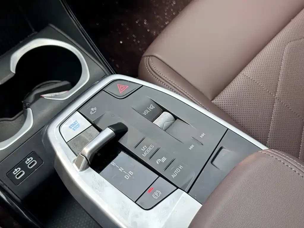 BMW iX1 2025 из CN, фото 10
