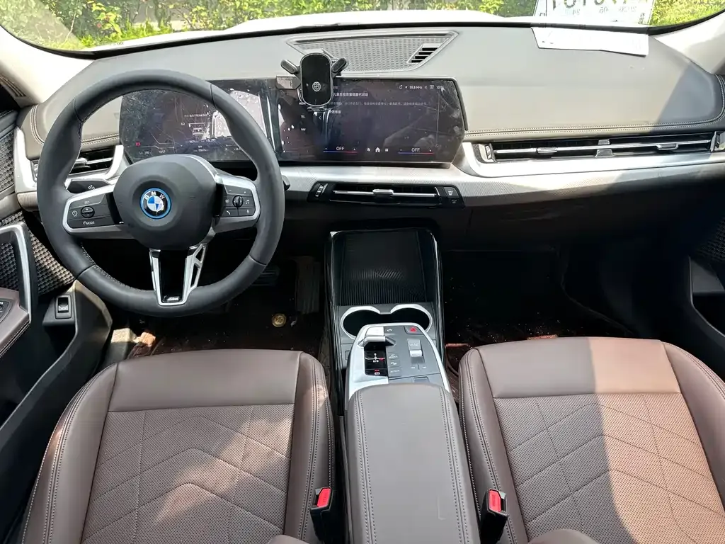 BMW iX1 2025 из CN, фото 7