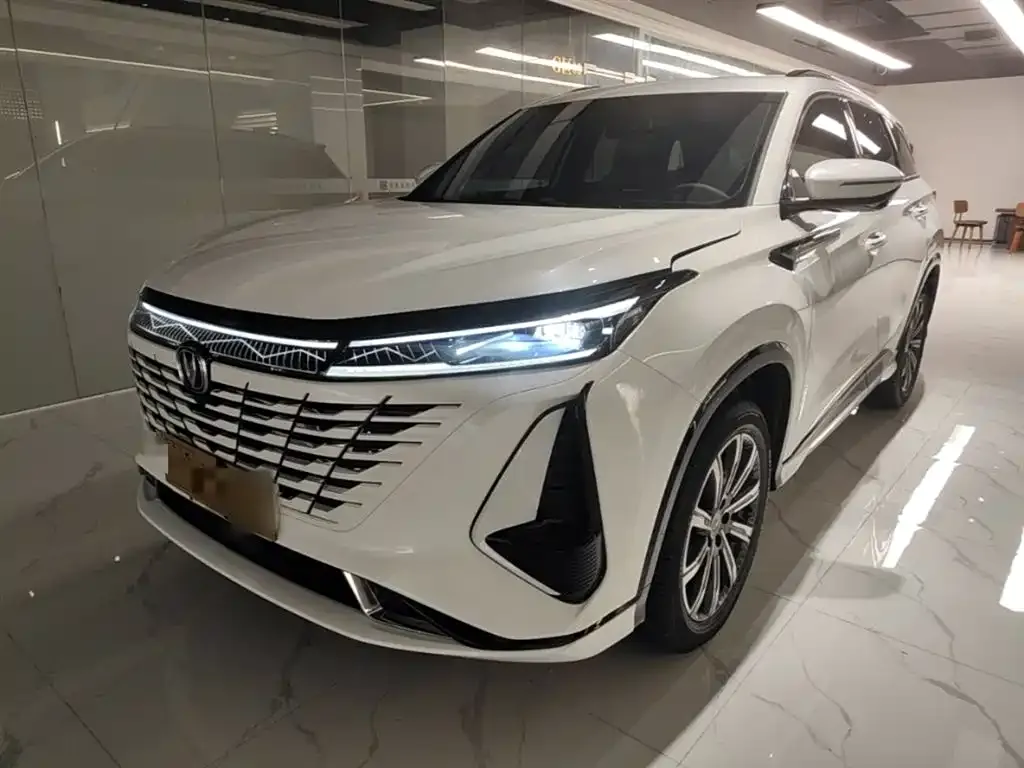 Changan CS75PLUS — фото 1