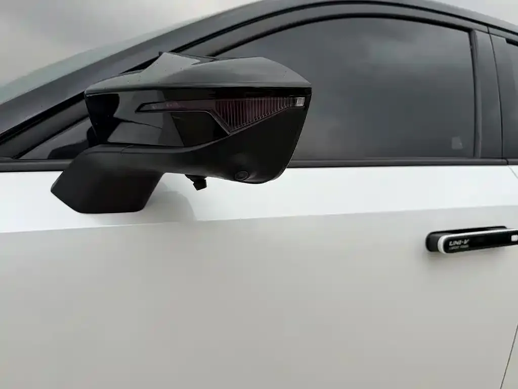 Changan UNI-V 2023 из CN, фото 2