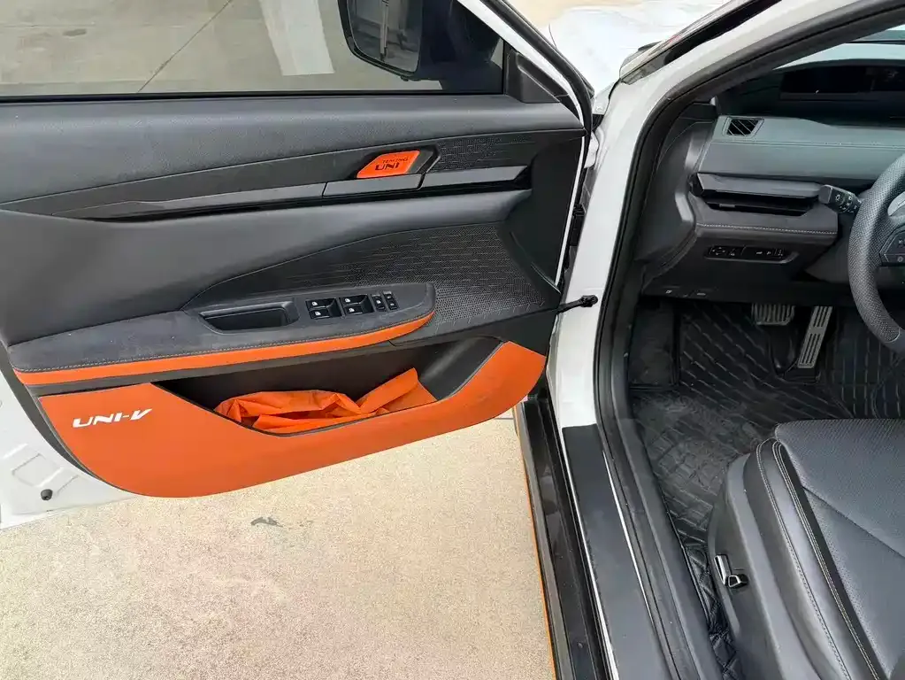 Changan UNI-V 2023 из CN, фото 9