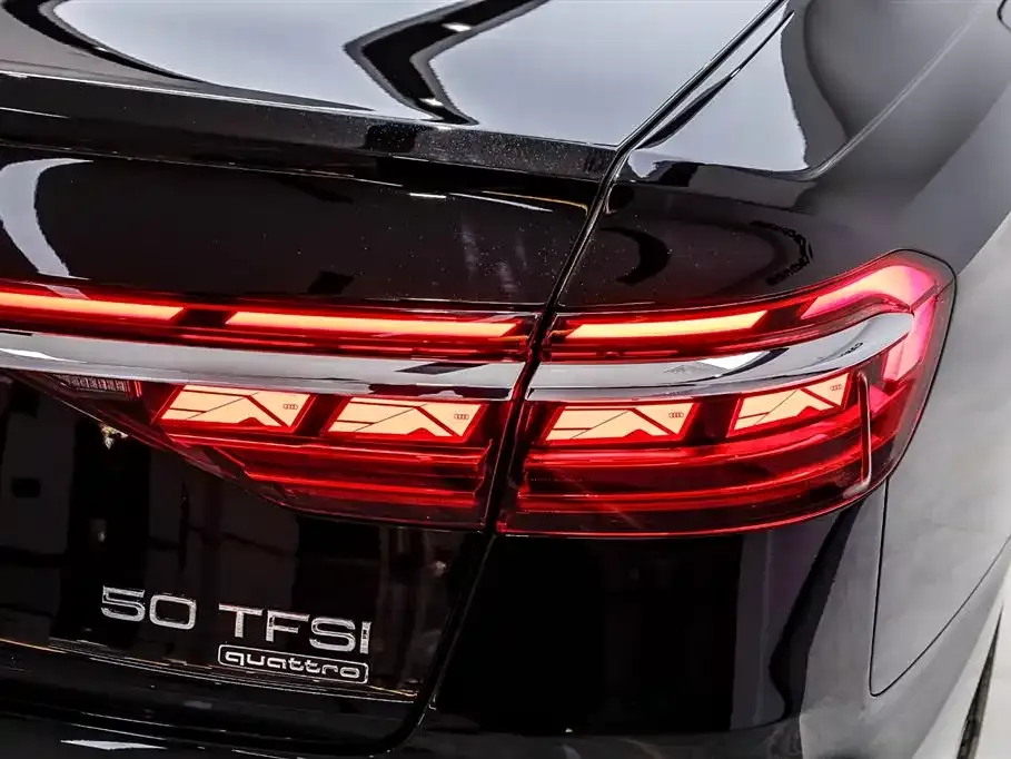 Audi A8 — фото 10