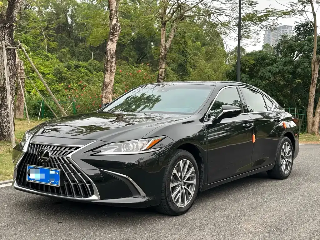 Lexus ES — фото 1