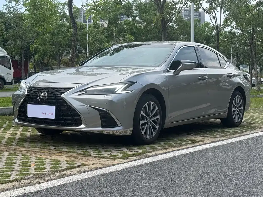 Lexus ES — фото 10