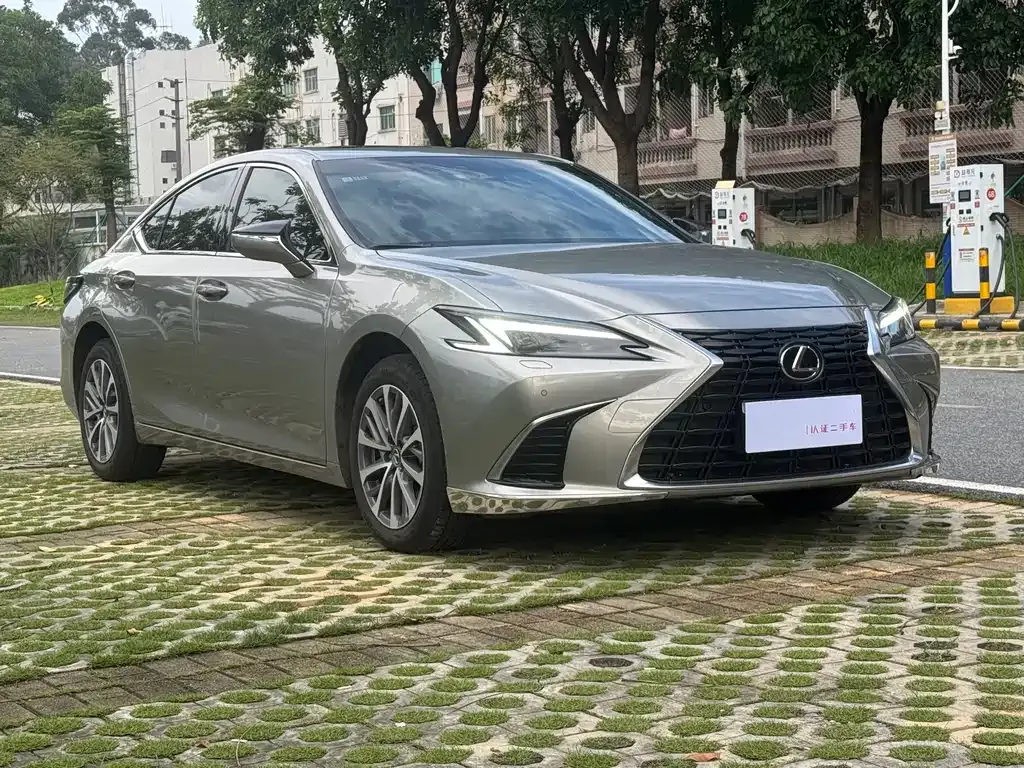 Lexus ES — фото 5
