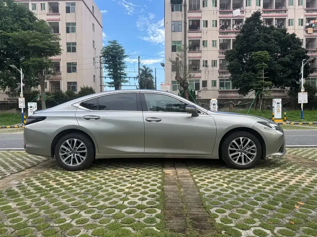 Lexus ES — фото 8