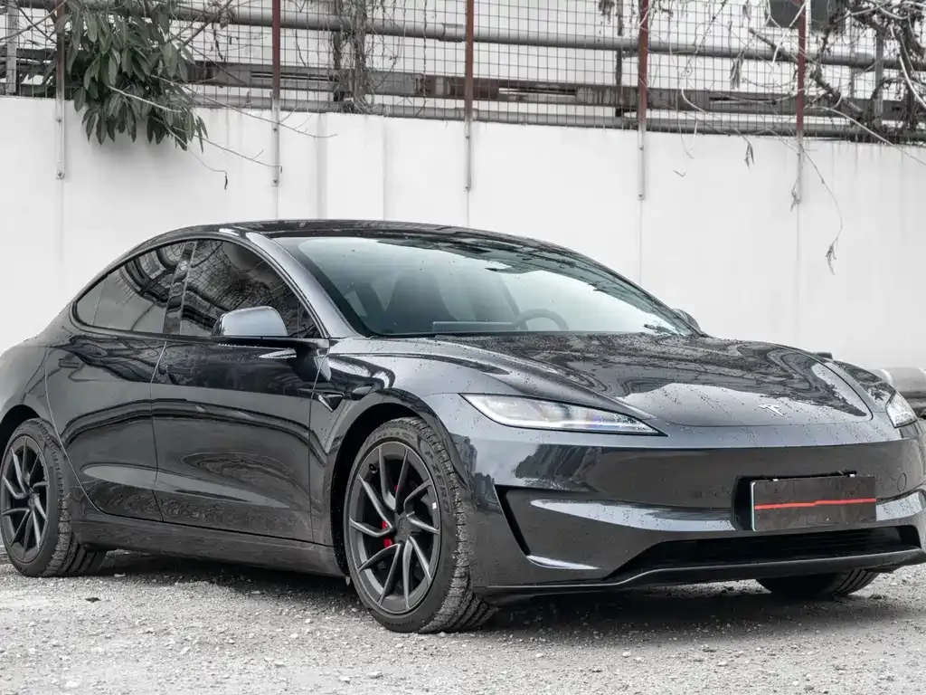 Tesla Model 3 — фото 9