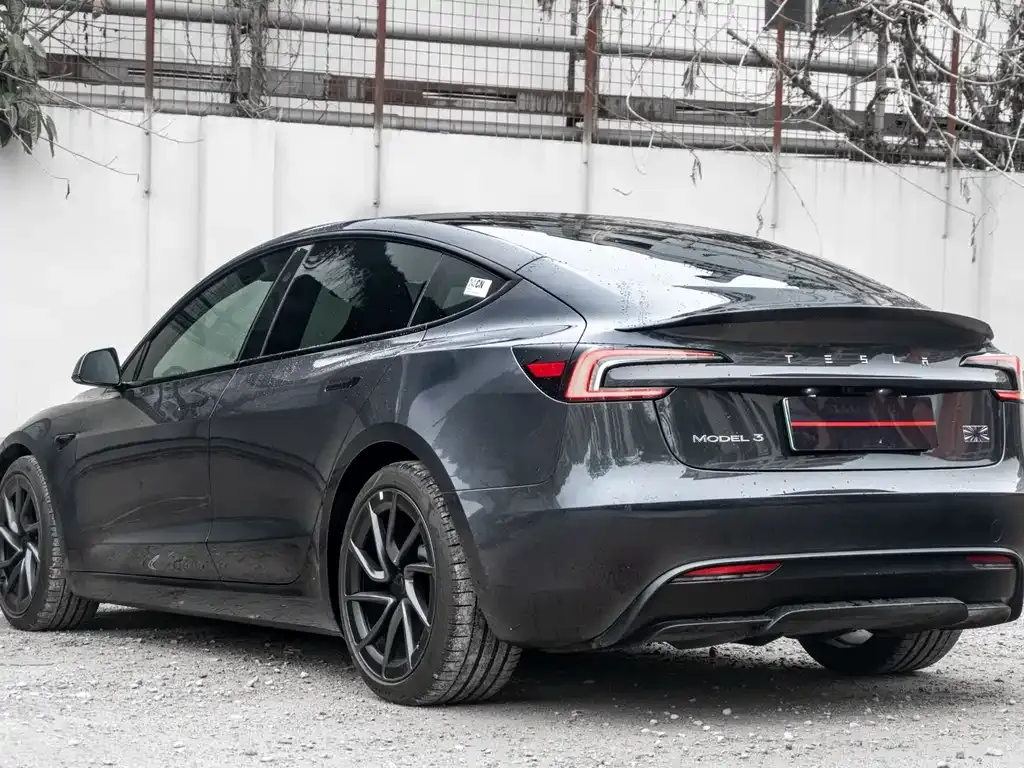 Tesla Model 3 — фото 6