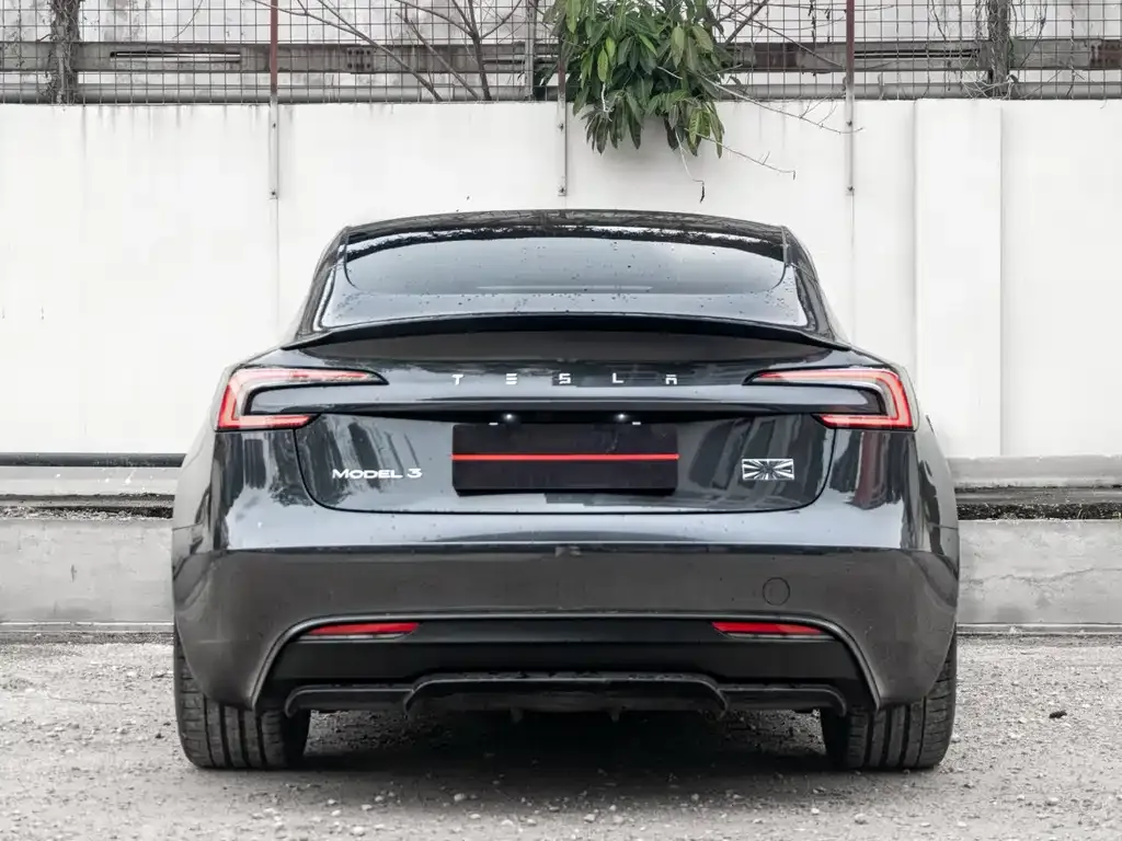 Tesla Model 3 — фото 7