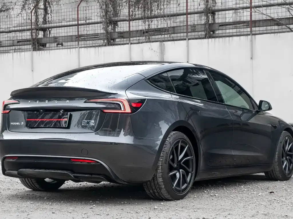 Tesla Model 3 — фото 8