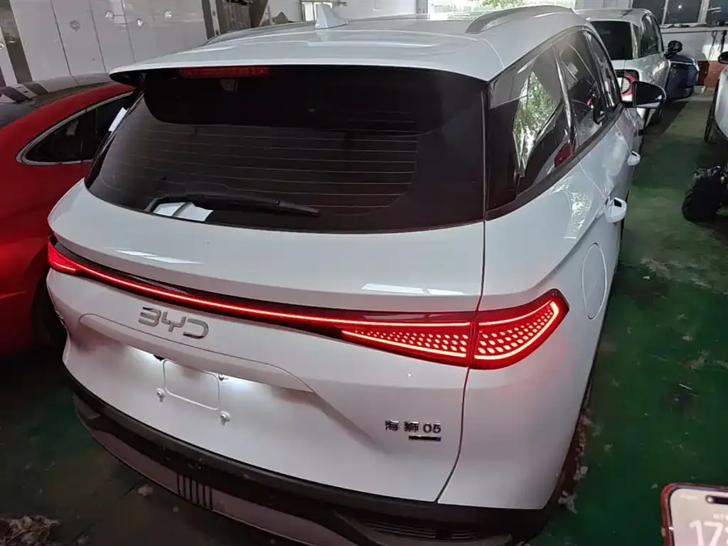 BYD Seal 05 DM-i — фото 10