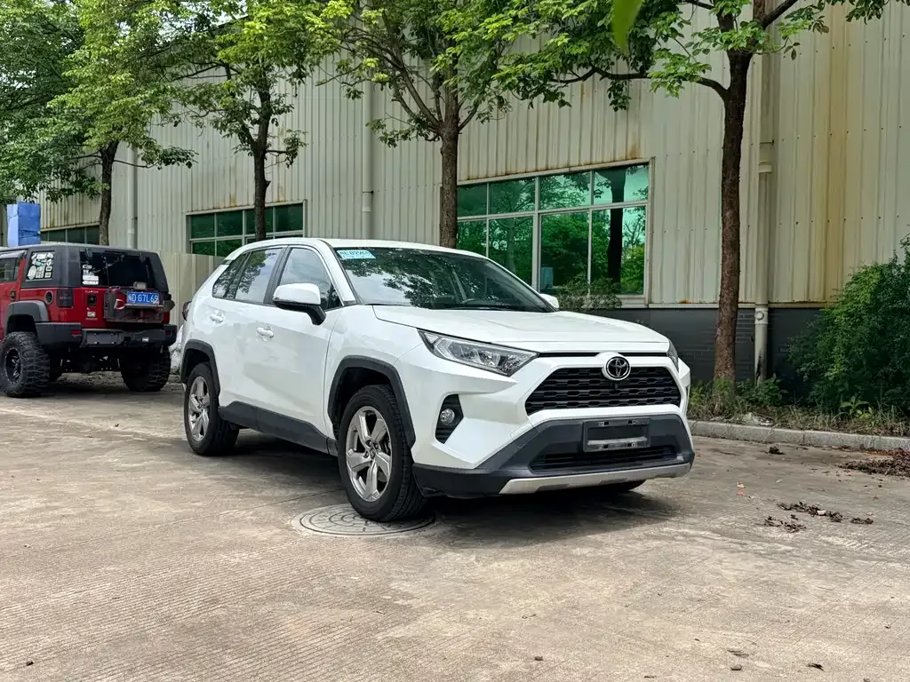 Toyota RAV4 — фото 3