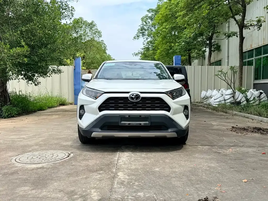 Toyota RAV4 — фото 9