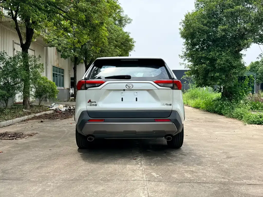 Toyota RAV4 — фото 8