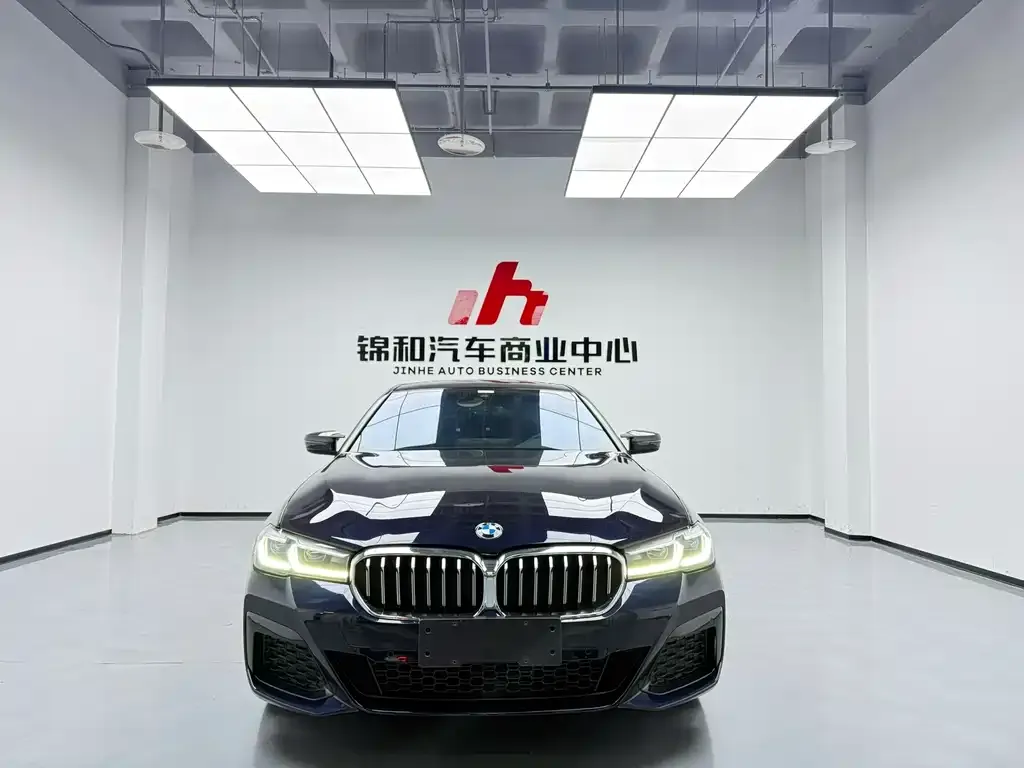 BMW 5 Series — фото 1
