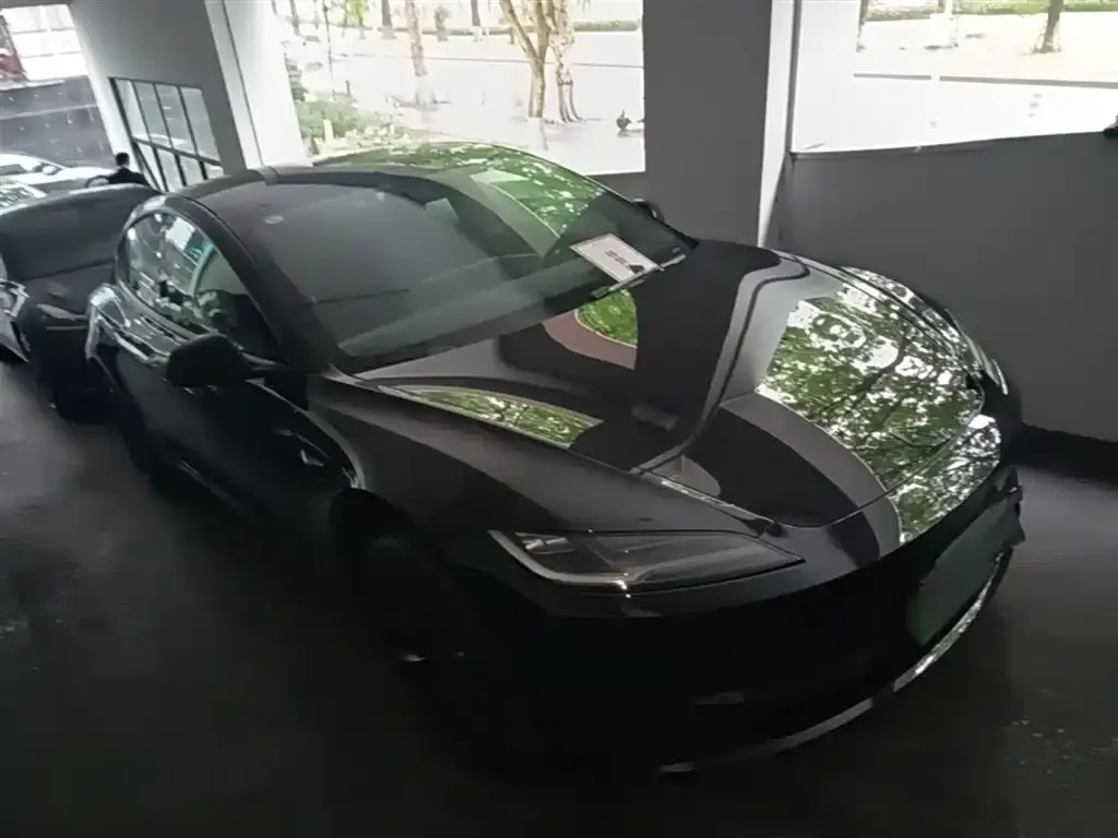 Tesla Model 3 — фото 10