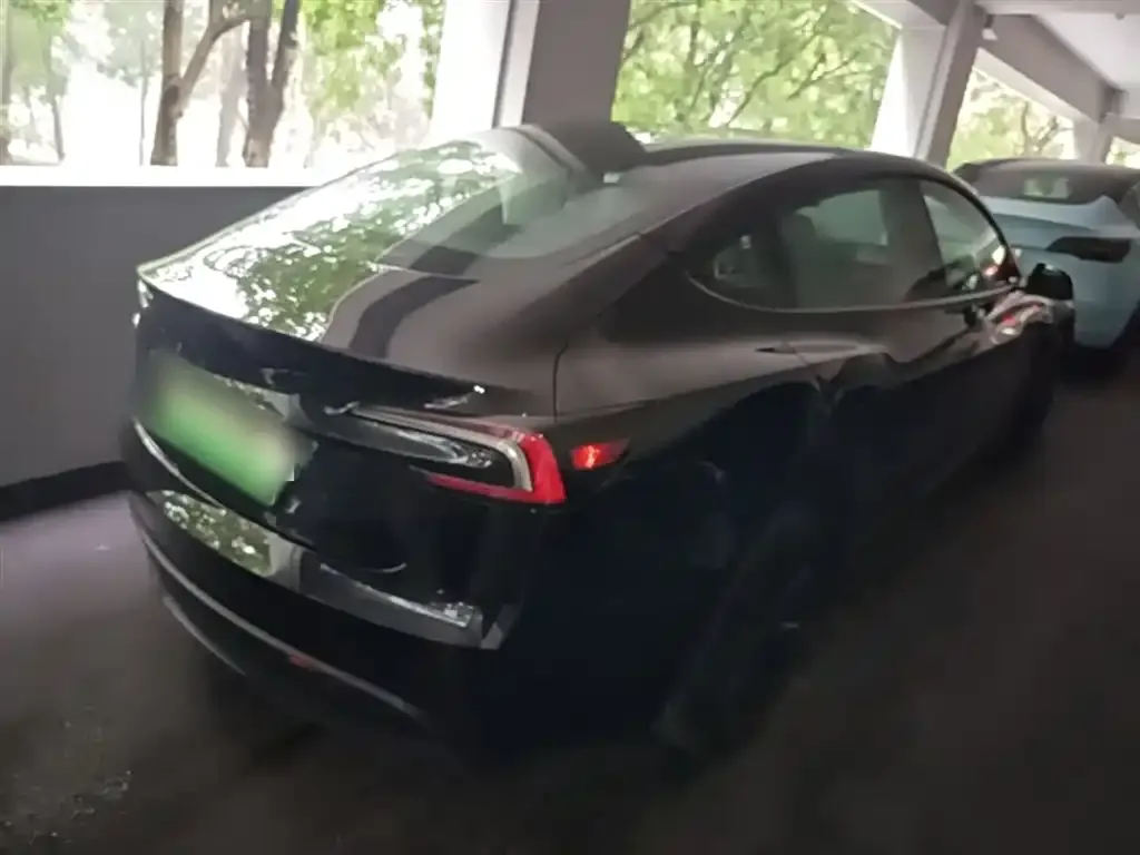 Tesla Model 3 — фото 3