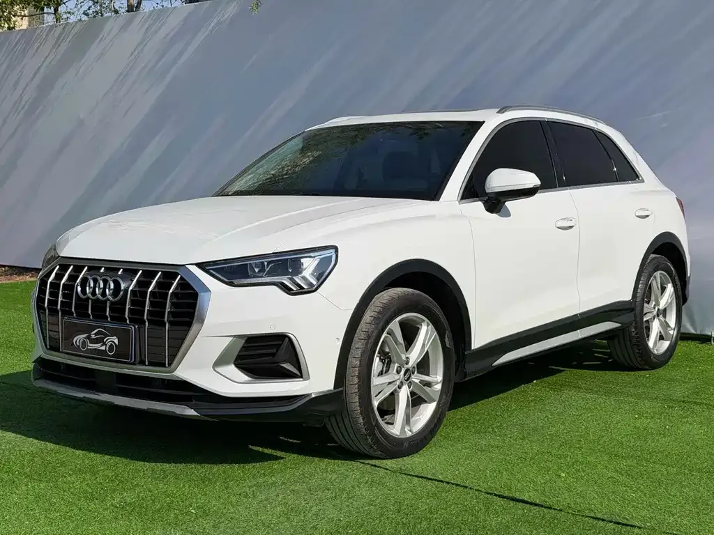 Audi Q3 — фото 1