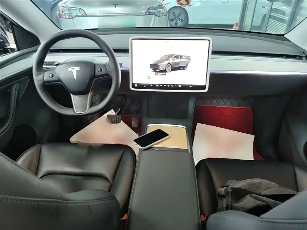 Tesla Model Y — фото 5