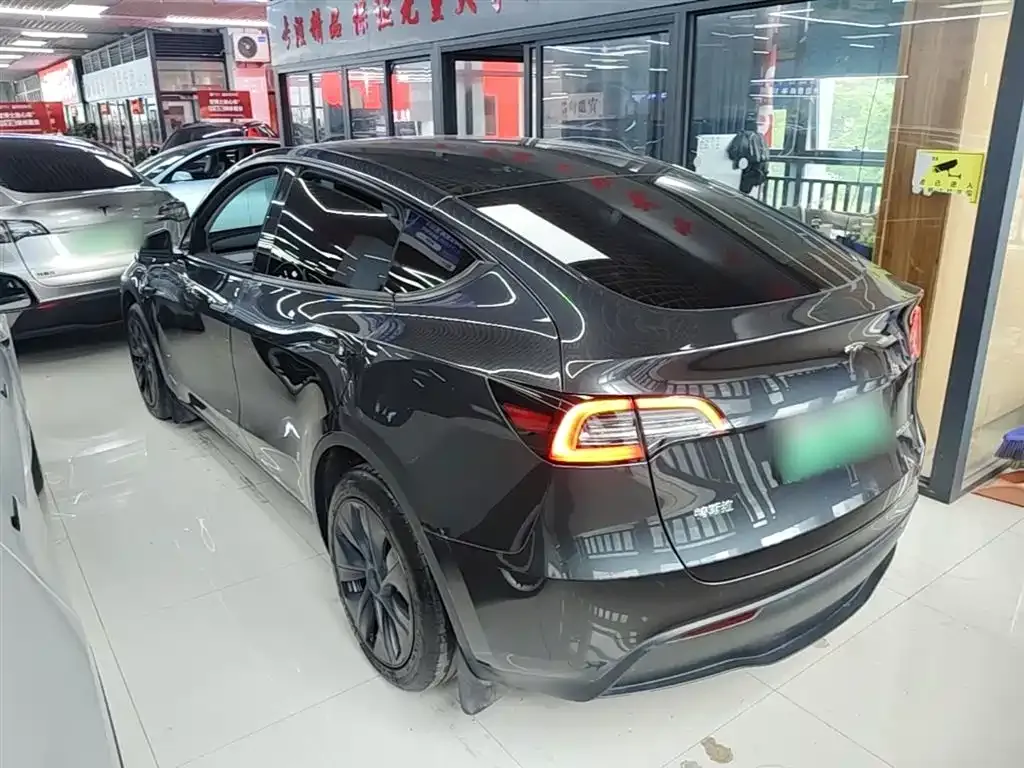 Tesla Model Y — фото 4