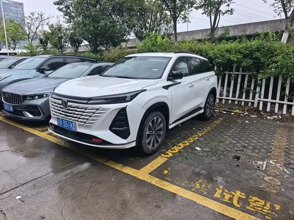 Changan CS75PLUS — фото 1