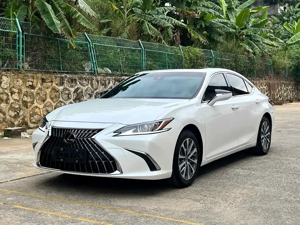 Lexus ES — фото 1