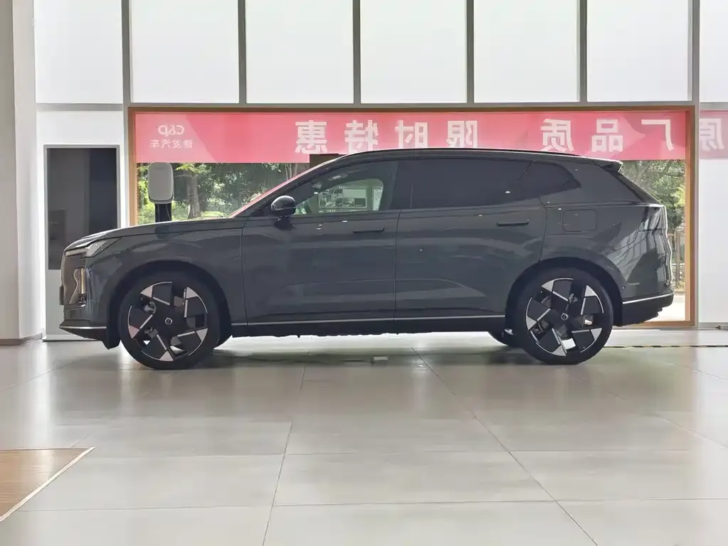 Volvo XC70 Plug-in Hybrid — фото 2