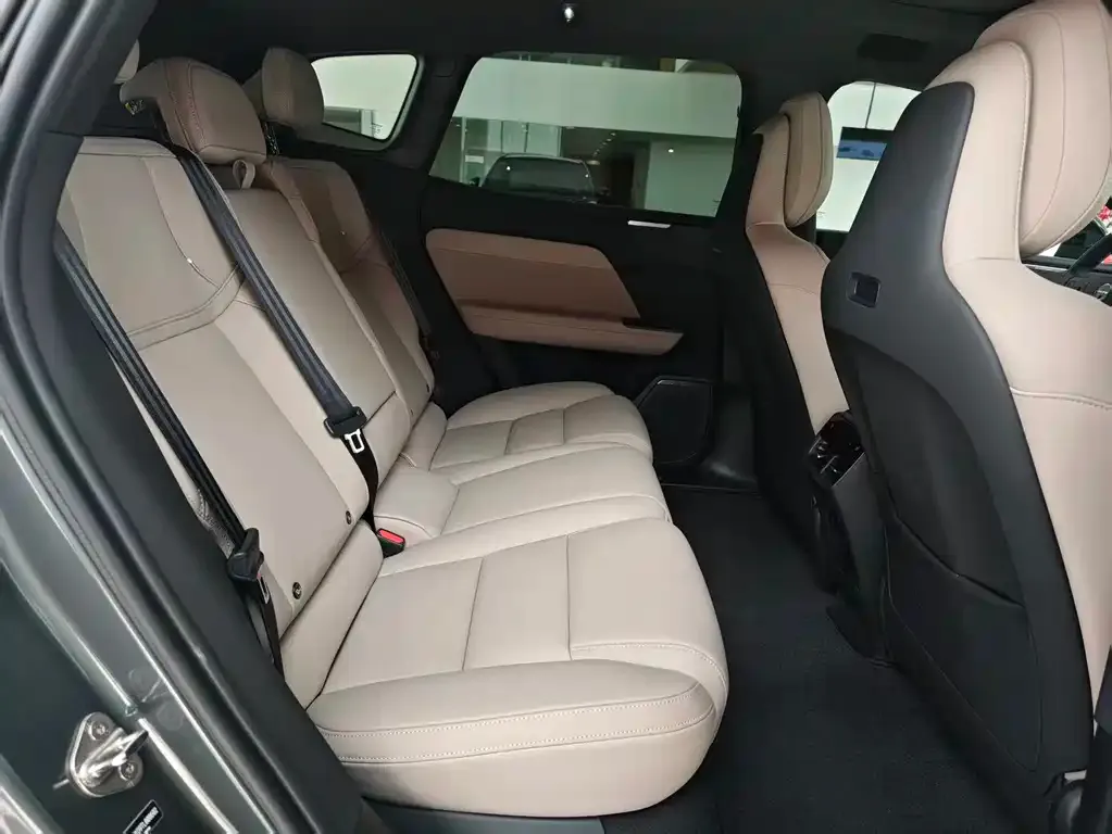 Volvo XC70 Plug-in Hybrid — фото 6
