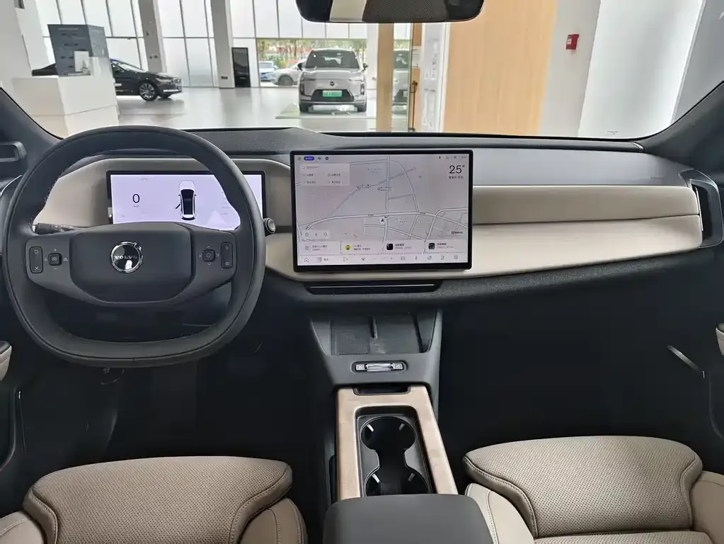 Volvo XC70 Plug-in Hybrid — фото 7