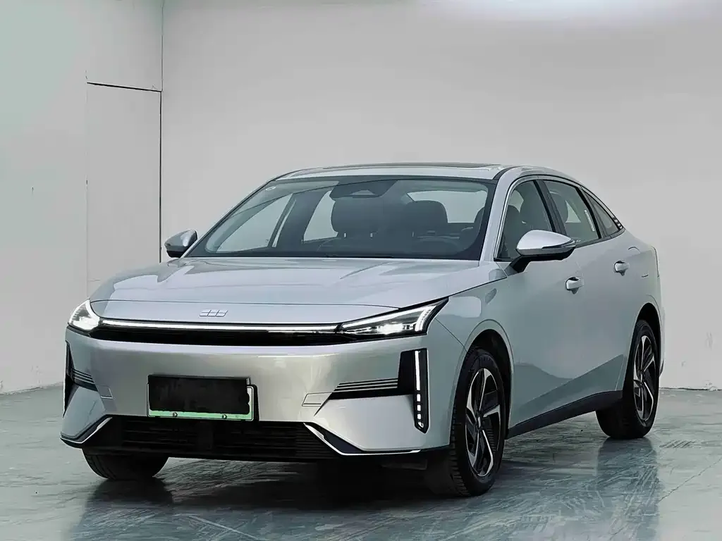 Geely Galaxy L6 — фото 1