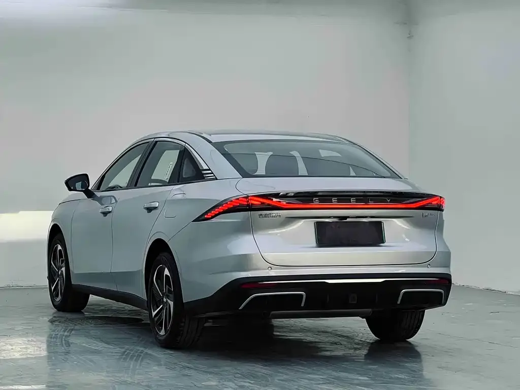 Geely Galaxy L6 — фото 3