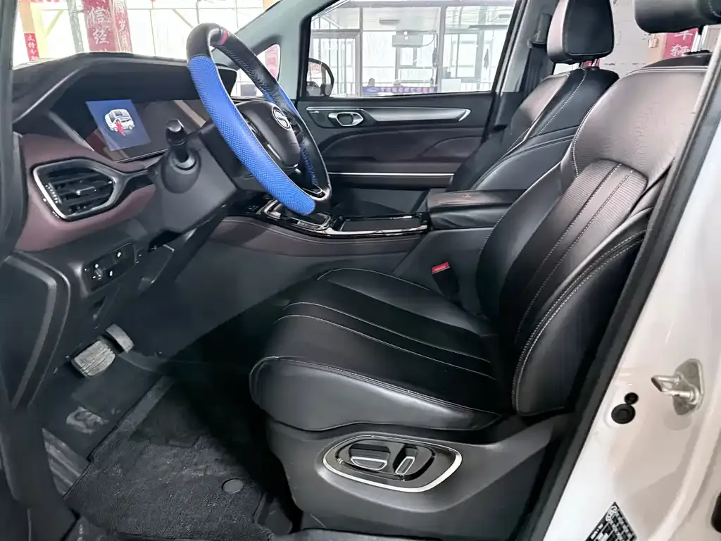 GAC Motor Trumpchi M6 — фото 10