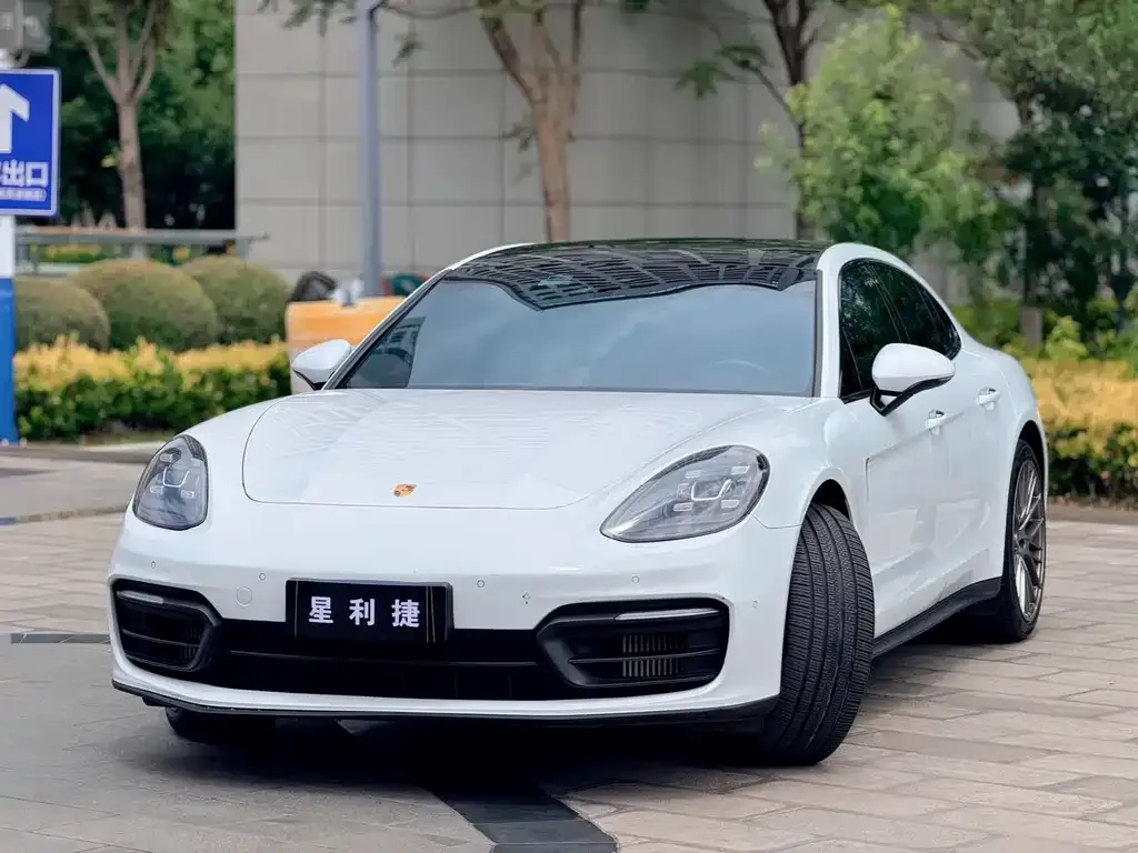Porsche Panamera — фото 1