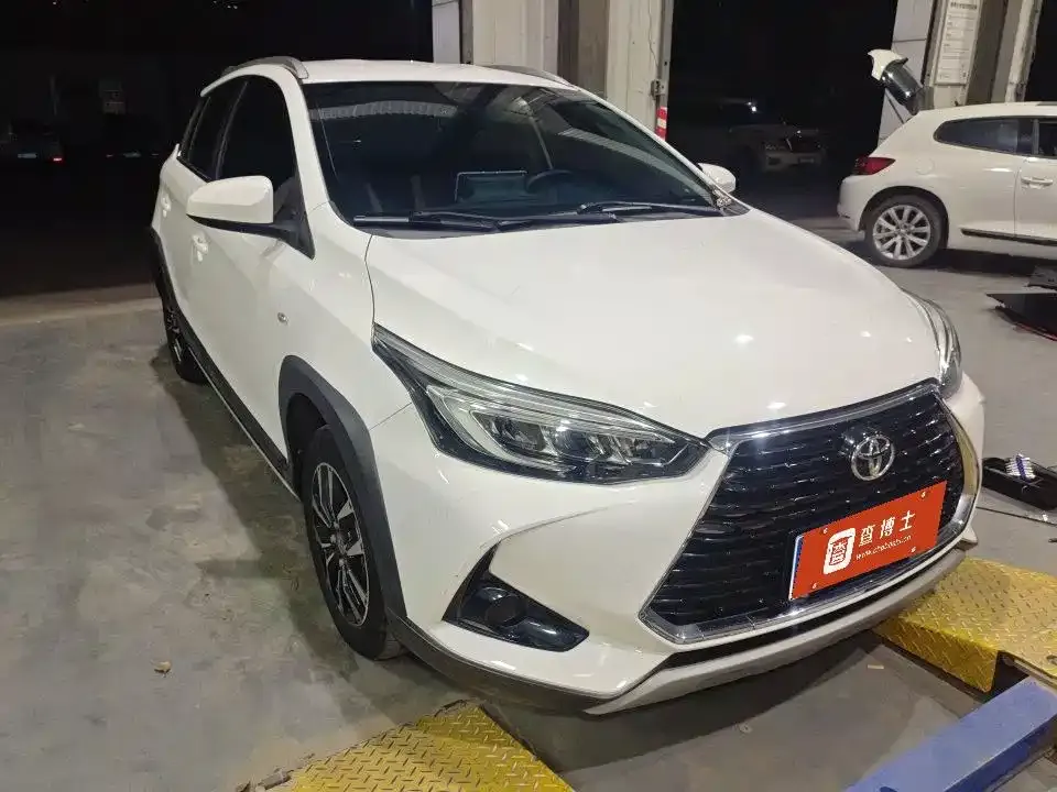 Toyota Yaris L — фото 8