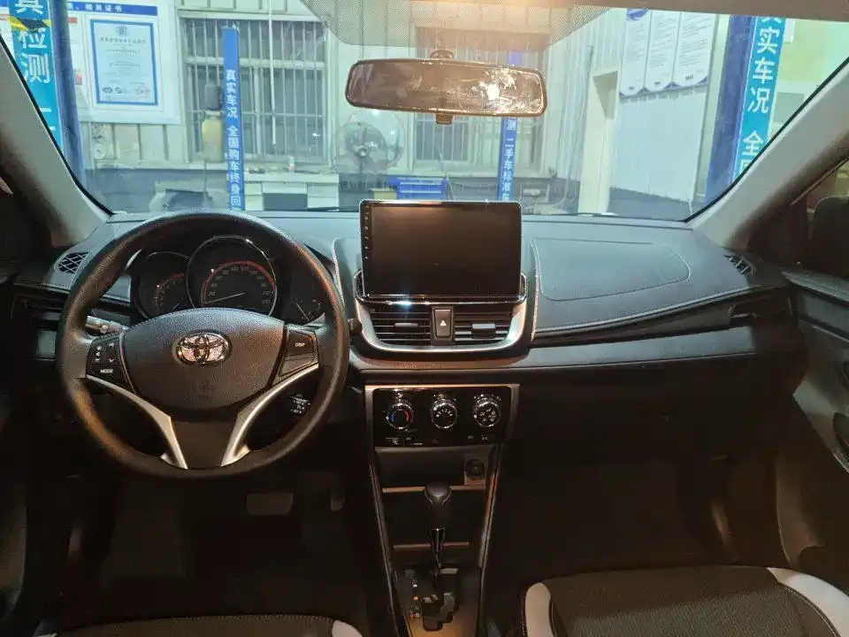 Toyota Yaris L — фото 7