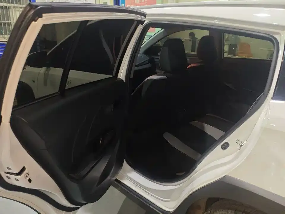 Toyota Yaris L — фото 2