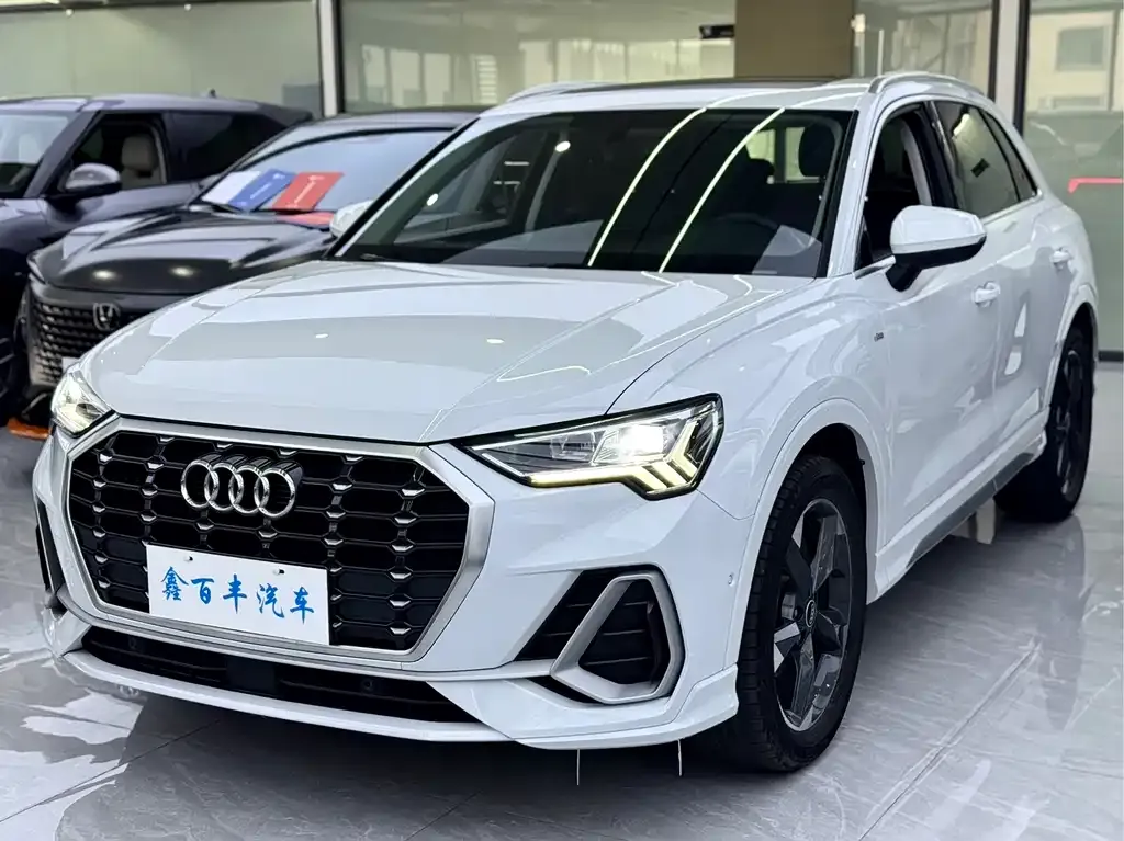 Audi Q3 — фото 1