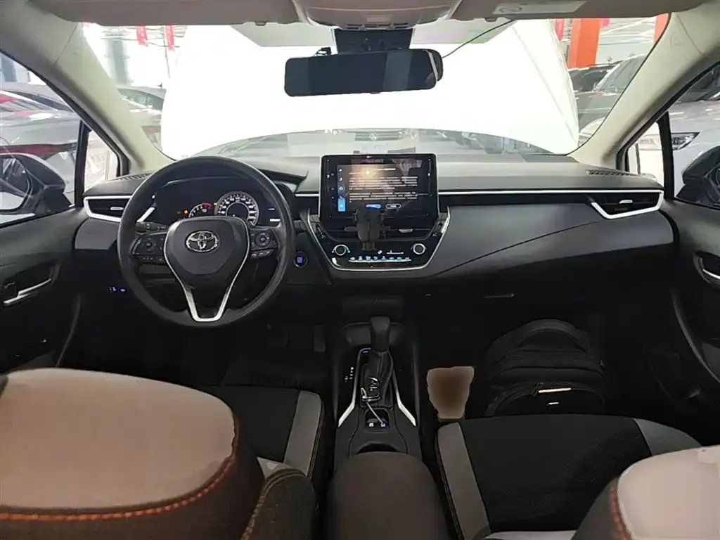 Toyota Corolla — фото 5