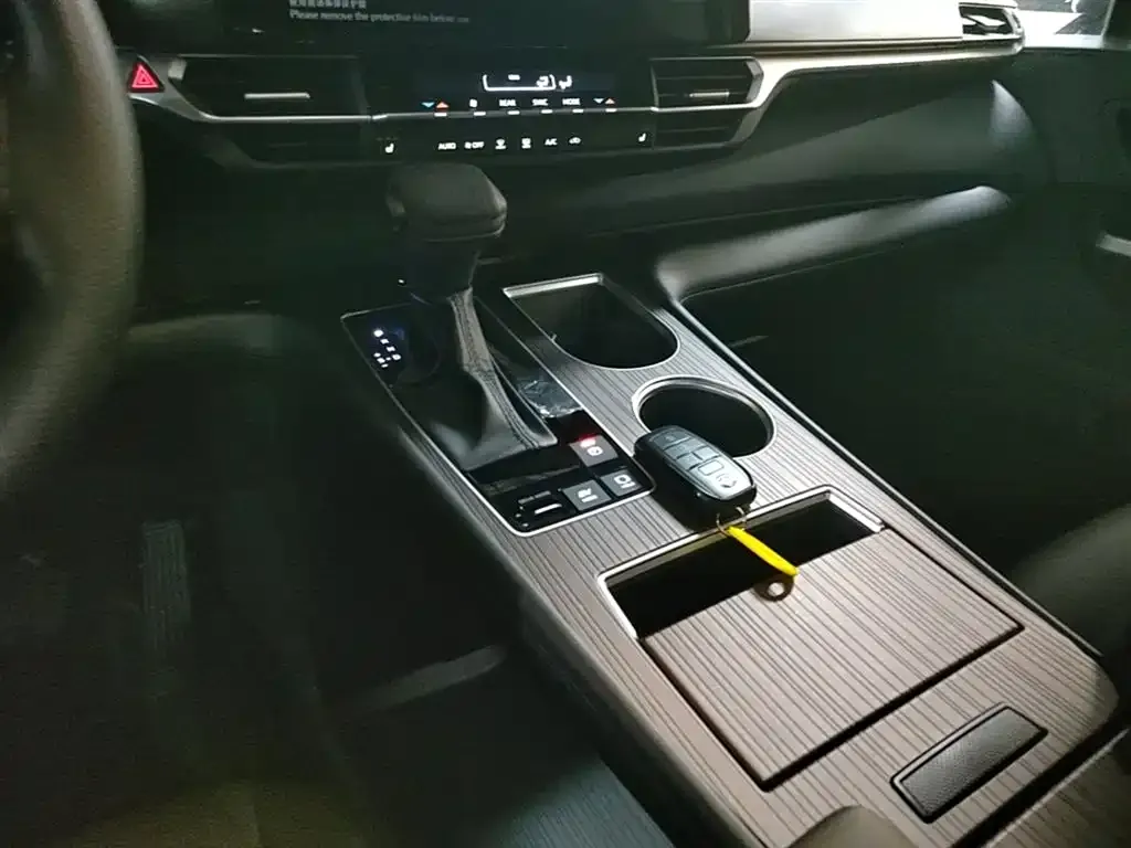 Toyota Granvia — фото 4