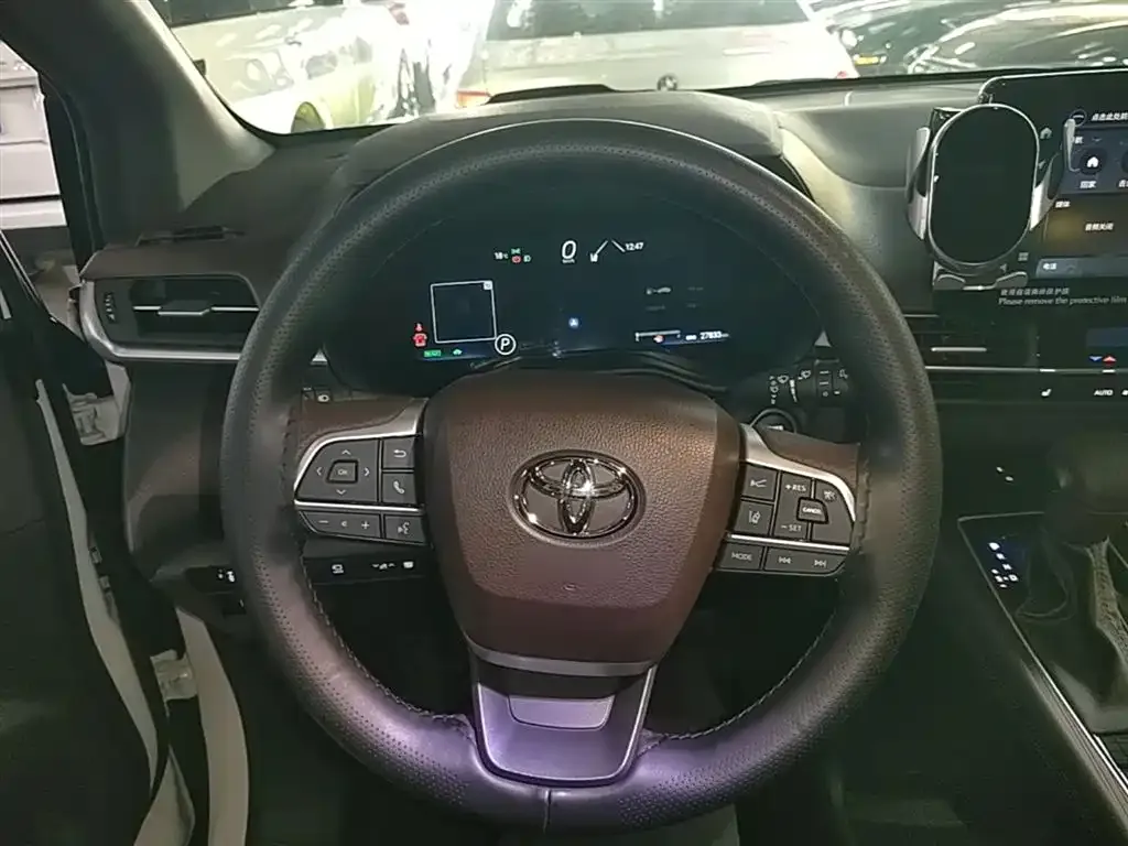 Toyota Granvia — фото 7