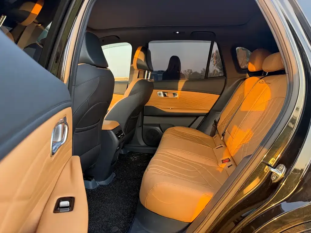 Geely Galaxy Xingjian 7 2025 из CN, фото 4